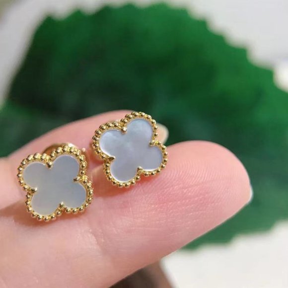 Van Cleef & Arpels 18K gold four-leaf clover earrings - Picture 5 of 6